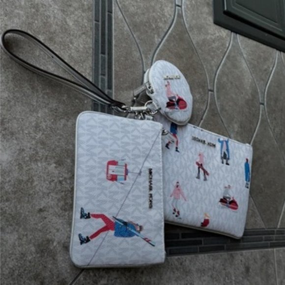 Michael Kors Jet Set Girls Wristlet Trio - Picture 2 of 16